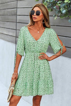 Load image into Gallery viewer, V Neck Floral Short Sleeve Dress: GREEN / M