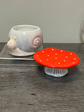 Load image into Gallery viewer, Snail &amp; Mushroom Footsie Planter
